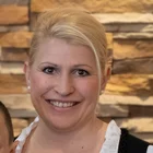 Porträt von Stefanie Reinheimer, lächelt freundlich in Kamera